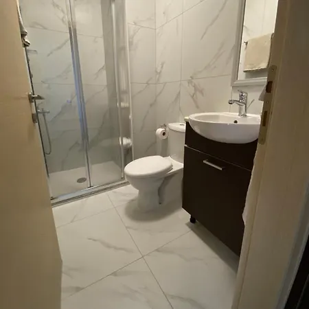 Cozy Central Stay With City Views